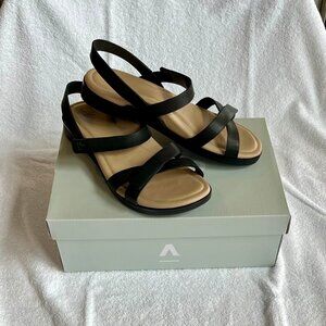 NIB ABEO Kai black leather women's sandals. size 7